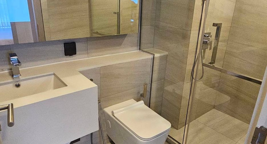 For rent 2 bedrooms condo in Bang Rak, Bangkok