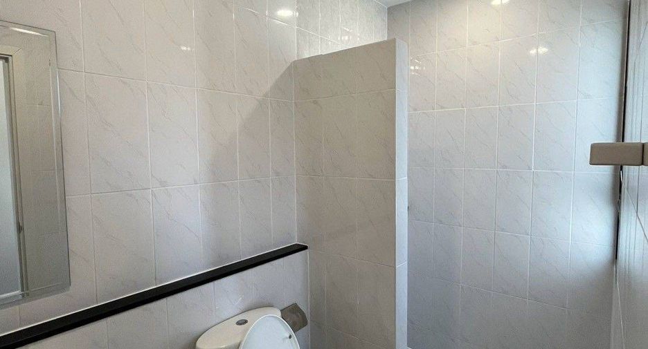 Casa en alquiler de 3 habitaciones en Phan Thong, Chonburi