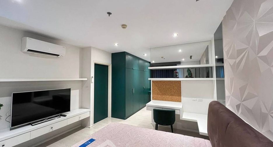 For rent 2 bedrooms condo in Huai Khwang, Bangkok