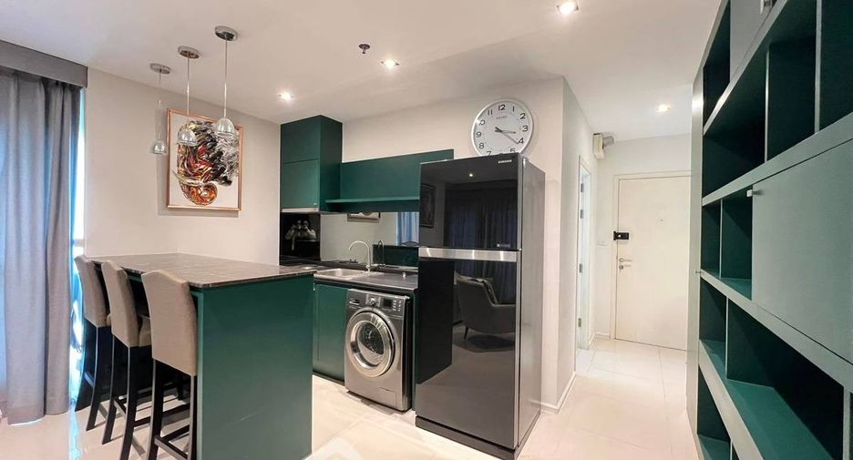 For rent 2 bedrooms condo in Huai Khwang, Bangkok