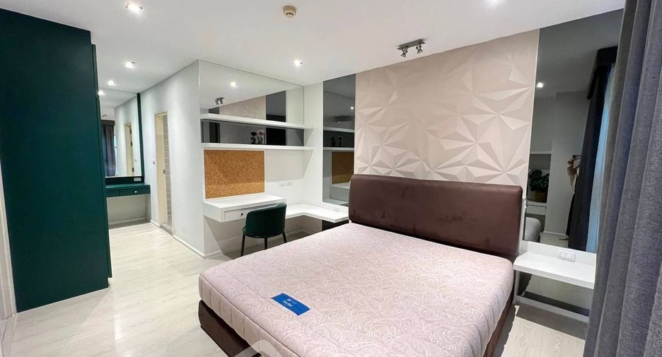 For rent 2 bedrooms condo in Huai Khwang, Bangkok
