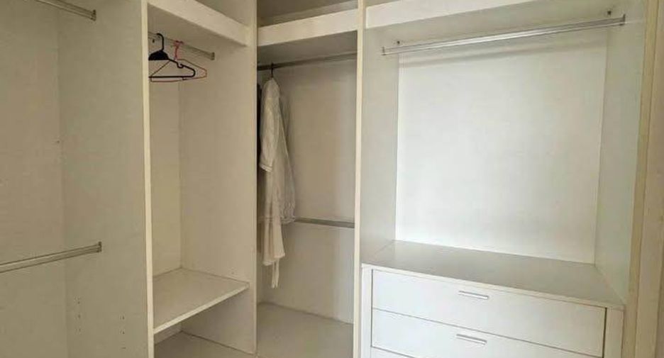 For rent 2 bedrooms condo in Sathon, Bangkok