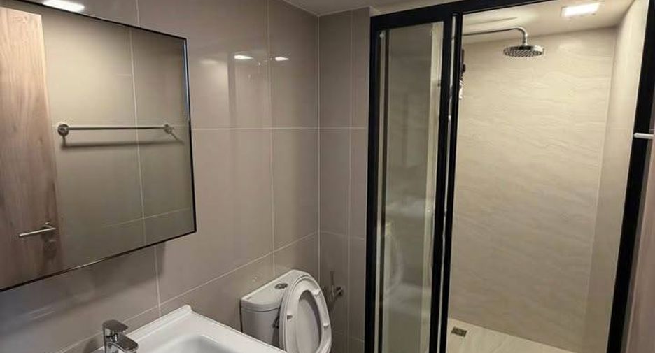 For rent 2 bedrooms condo in Huai Khwang, Bangkok