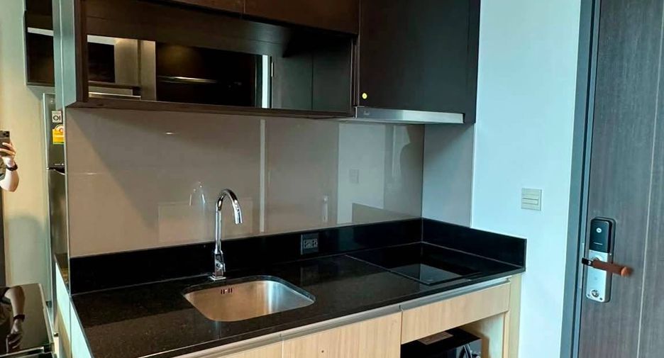 For rent 1 bed condo in Khlong Toei, Bangkok