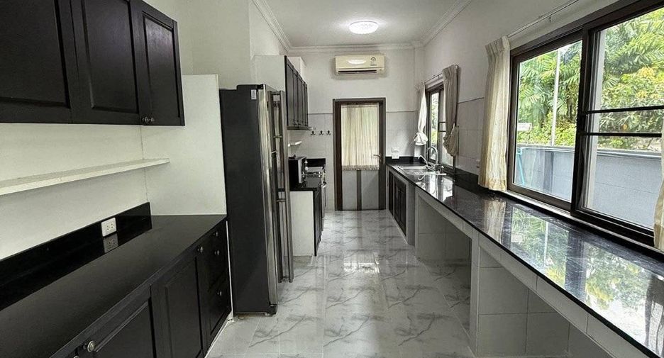 For rent 3 bedrooms house in Lat Krabang, Bangkok