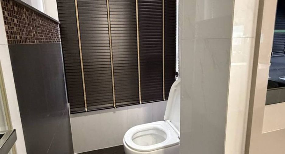 For rent 2 bedrooms condo in Huai Khwang, Bangkok