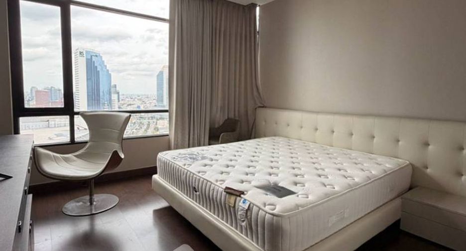 For rent 2 bedrooms condo in Huai Khwang, Bangkok