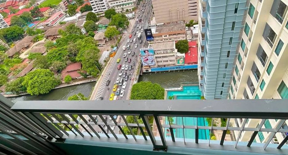 For rent 2 bedrooms condo in Watthana, Bangkok