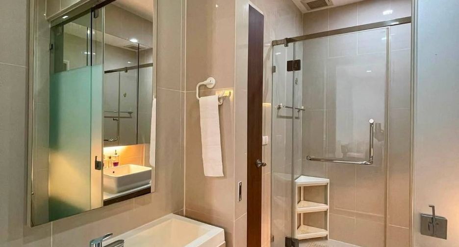 For rent 2 bedrooms condo in Watthana, Bangkok