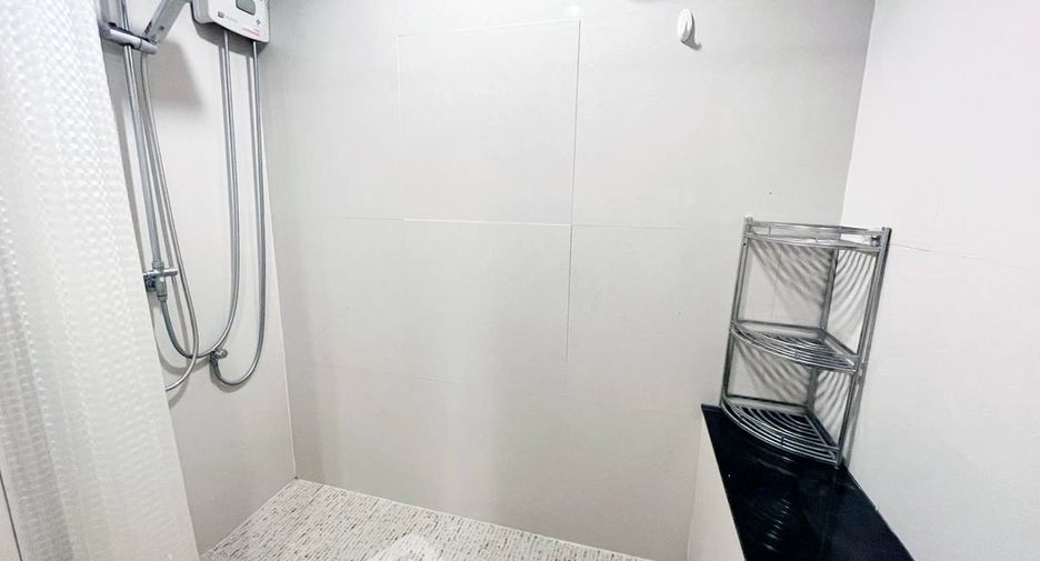 Condo en alquiler de 2 habitaciones en Huai Khwang, Bangkok
