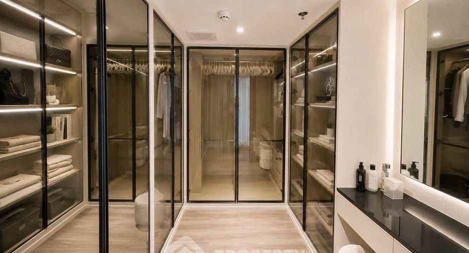 For rent 3 bedrooms condo in Bang Rak, Bangkok