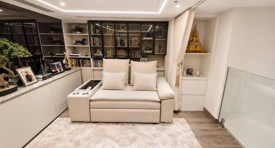 For rent 3 bedrooms condo in Bang Rak, Bangkok