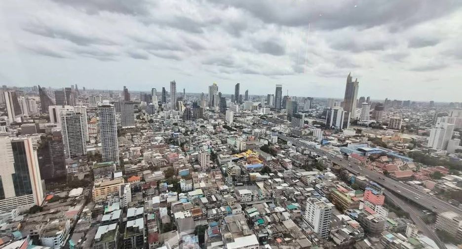 For rent 3 bedrooms condo in Bang Rak, Bangkok