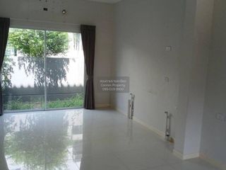 For sale 2 bedrooms townhouse in Mueang Samut Prakan, Samut Prakan