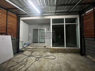 Casa adosada en venta de 2 habitaciones en Bang Khun Thian, Bangkok