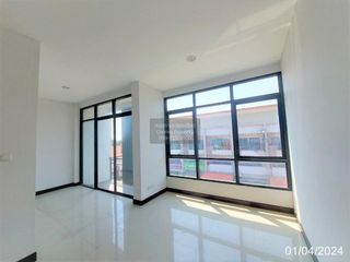 Casa adosada en venta de 2 habitaciones en Mueang Nonthaburi, Nonthaburi