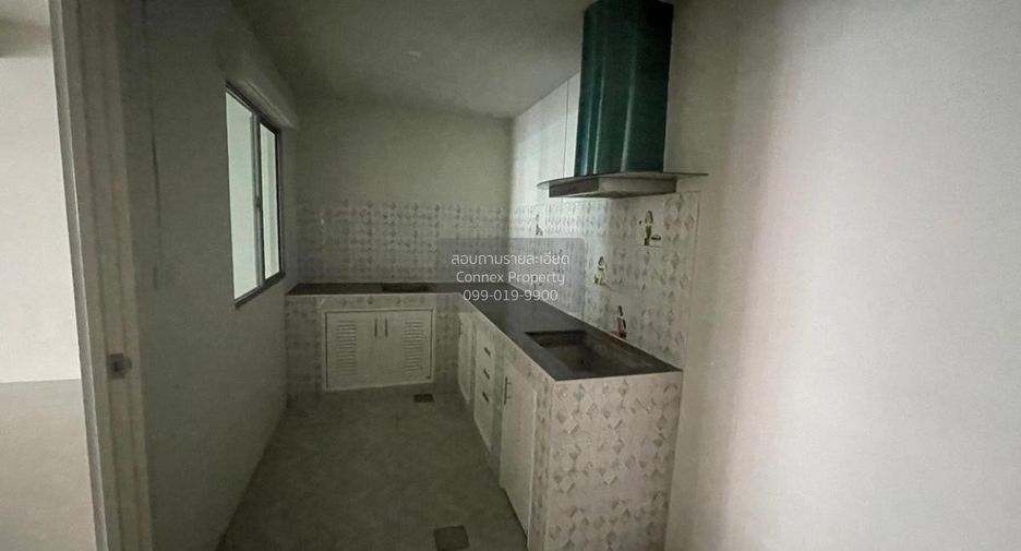 出售 3 卧室 联排别墅 在 Sai Noi, Nonthaburi