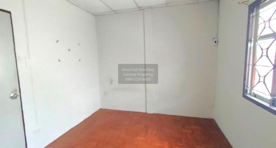 出售 3 卧室 联排别墅 在 Sai Noi, Nonthaburi