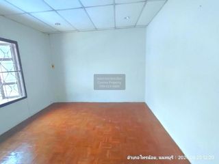出售 3 卧室 联排别墅 在 Sai Noi, Nonthaburi