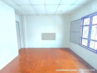 出售 3 卧室 联排别墅 在 Sai Noi, Nonthaburi