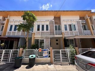 出售 4 卧室 联排别墅 在 Sai Noi, Nonthaburi