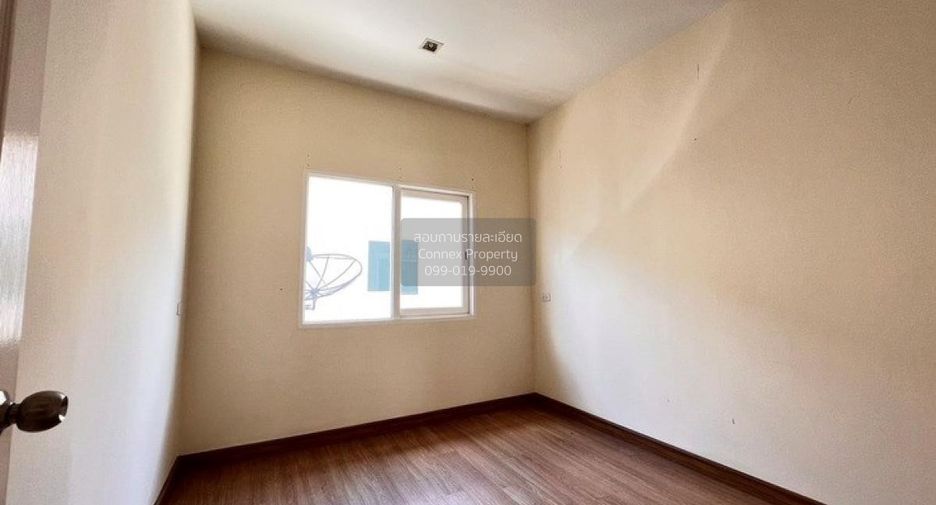 Casa adosada en venta de 4 habitaciones en Sai Noi, Nonthaburi