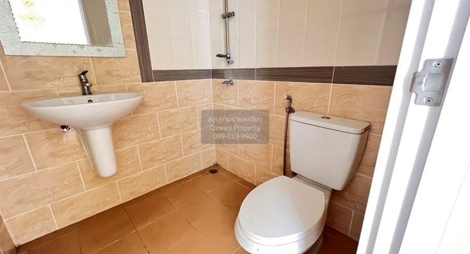 Casa adosada en venta de 4 habitaciones en Sai Noi, Nonthaburi