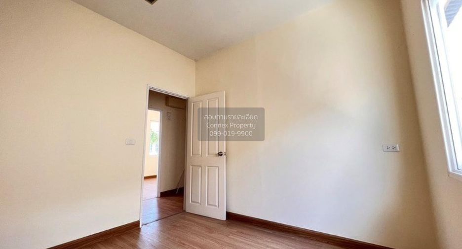 Casa adosada en venta de 4 habitaciones en Sai Noi, Nonthaburi