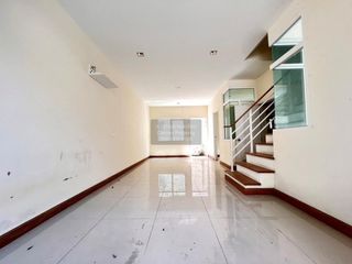出售 4 卧室 联排别墅 在 Sai Noi, Nonthaburi