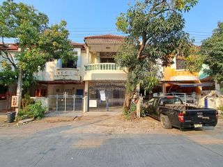 出售 3 卧室 联排别墅 在 Sai Noi, Nonthaburi