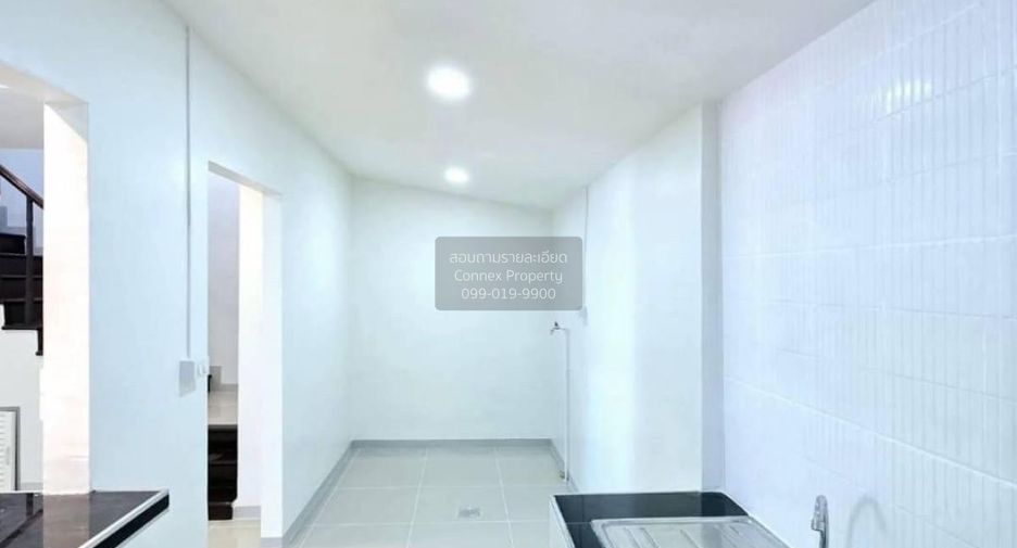 出售 3 卧室 联排别墅 在 Sai Noi, Nonthaburi