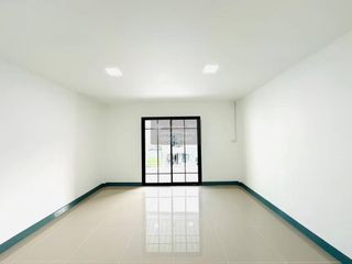 出售 2 卧室 联排别墅 在 Sai Noi, Nonthaburi