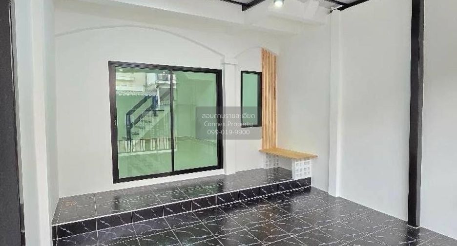 出售 2 卧室 联排别墅 在 Sai Noi, Nonthaburi