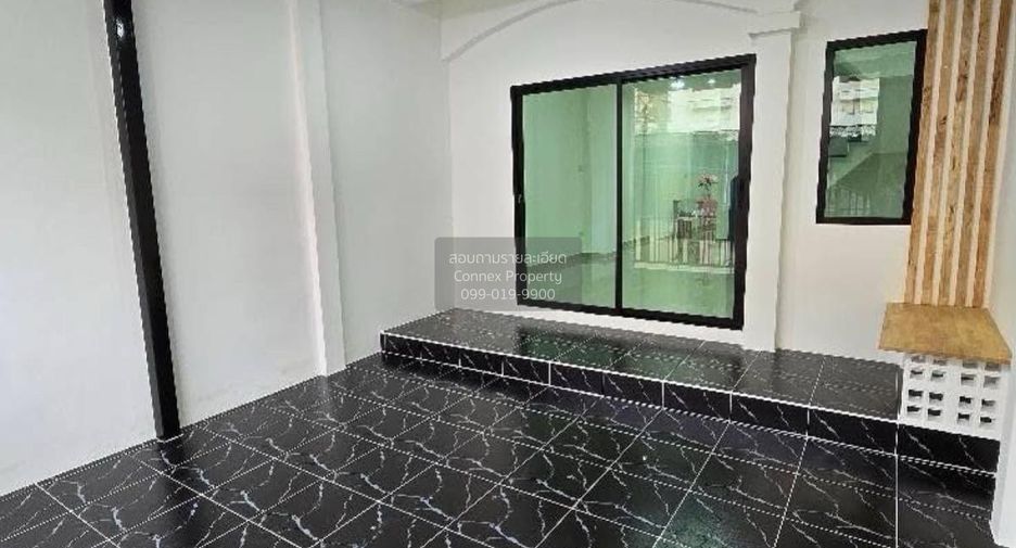 出售 2 卧室 联排别墅 在 Sai Noi, Nonthaburi