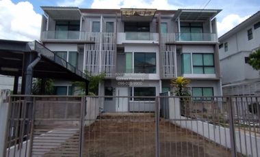 出售 3 卧室 联排别墅 在 Thung Khru, 曼谷