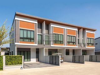 出售 3 卧室 联排别墅 在 Lat Lum Kaeo, Pathum Thani