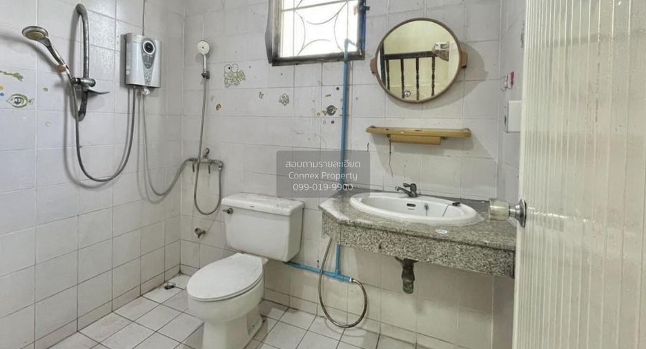 Casa adosada en venta de 3 habitaciones en Khan Na Yao, Bangkok