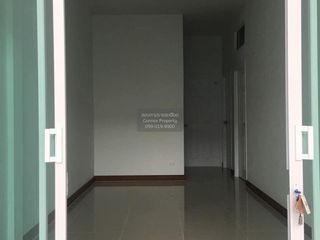 For sale 3 bedrooms townhouse in Krathum Baen, Samut Sakhon