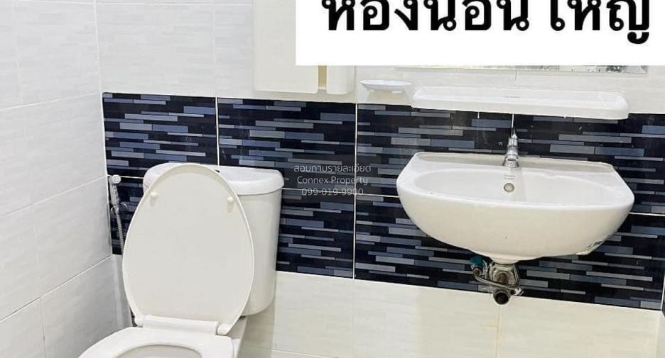 For sale 3 bedrooms townhouse in Krathum Baen, Samut Sakhon
