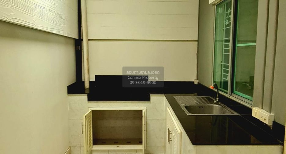 For sale 3 ベッドルーム townhouse in Sam Phran, Nakhon Pathom