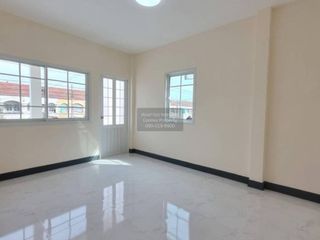 Reihenhaus zum Kauf mit 4 Zimmer in Bang Bua Thong, Nonthaburi