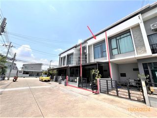 Casa adosada en venta de 3 habitaciones en Rat Burana, Bangkok