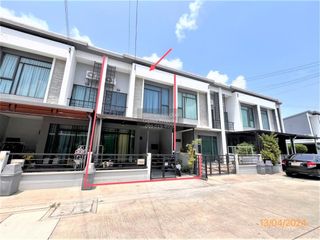 Casa adosada en venta de 3 habitaciones en Rat Burana, Bangkok