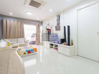 Casa adosada en venta de 3 habitaciones en Bang Khun Thian, Bangkok