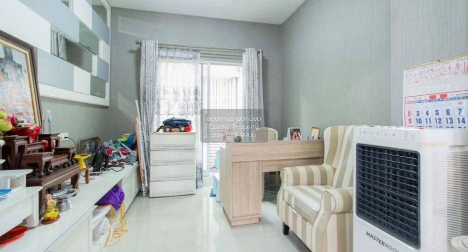 À vendre 3 chambres maison de ville à Bang Khun Thian, Bangkok