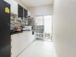 Casa adosada en venta de 3 habitaciones en Bang Khun Thian, Bangkok