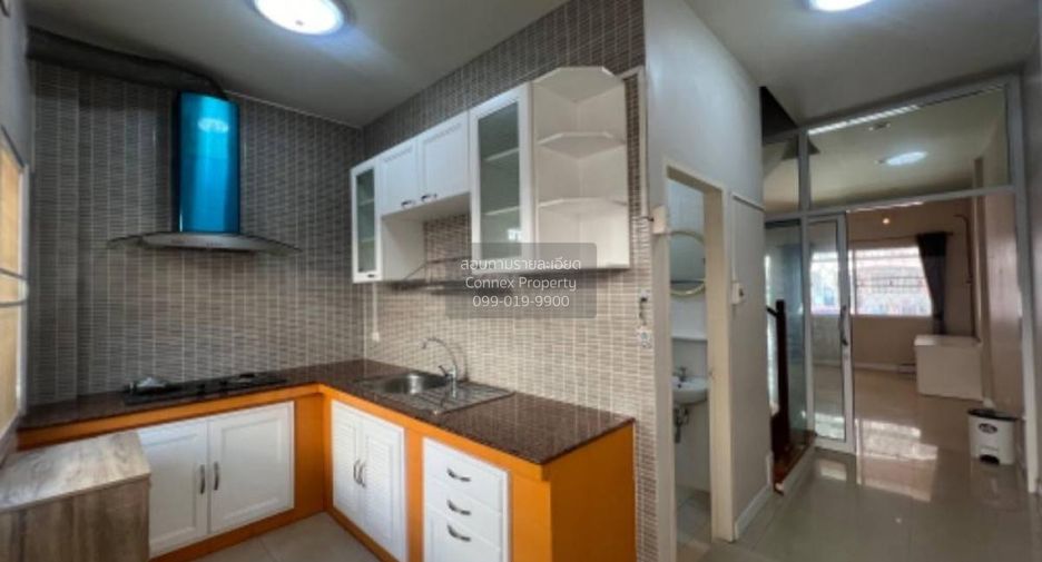Casa adosada en venta de 4 habitaciones en Bang Khun Thian, Bangkok