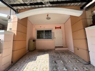 Casa adosada en venta de 4 habitaciones en Bang Khun Thian, Bangkok
