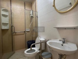 Casa adosada en venta de 4 habitaciones en Bang Khun Thian, Bangkok