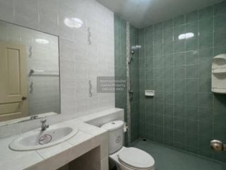Casa adosada en venta de 4 habitaciones en Bang Khun Thian, Bangkok